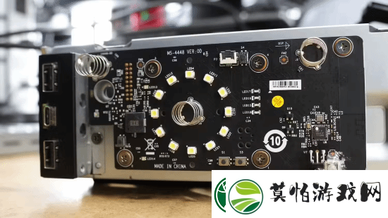 V社“Steambox”迷你主机原型机曝光!性能这么辣鸡