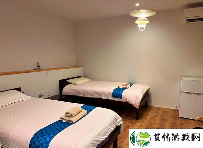 温情满满的日本夫妻二人一起入住酒店
